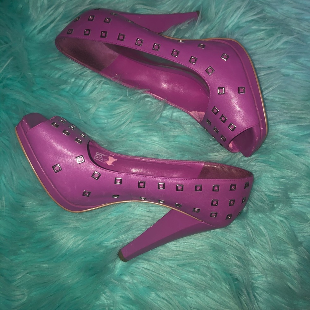 BCBG Generation Fuschia peep toe Pumps